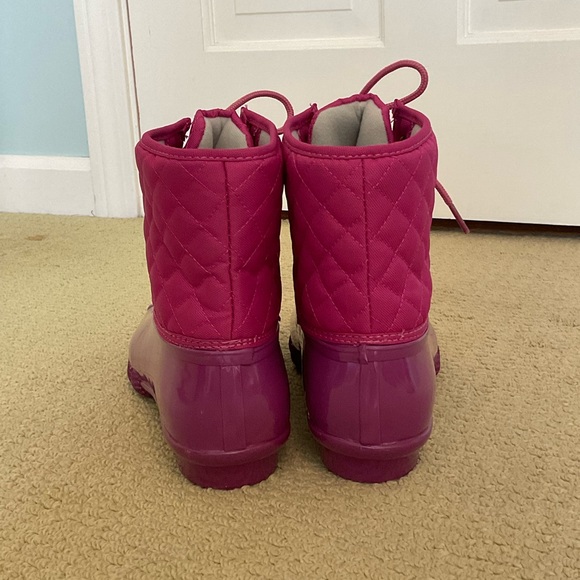 Duck Boots brand new in box - fun magenta color - Picture 4 of 5